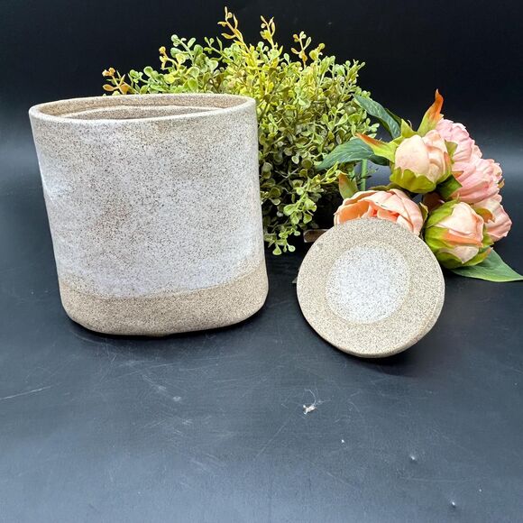 Vintage Pottery Bee Canister Lidded Jar Artisan Made signed - Picture 7 of 7